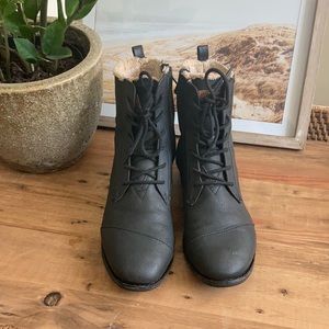 Tom’s Alpa Faux Fur Lined Lace Up Booties!